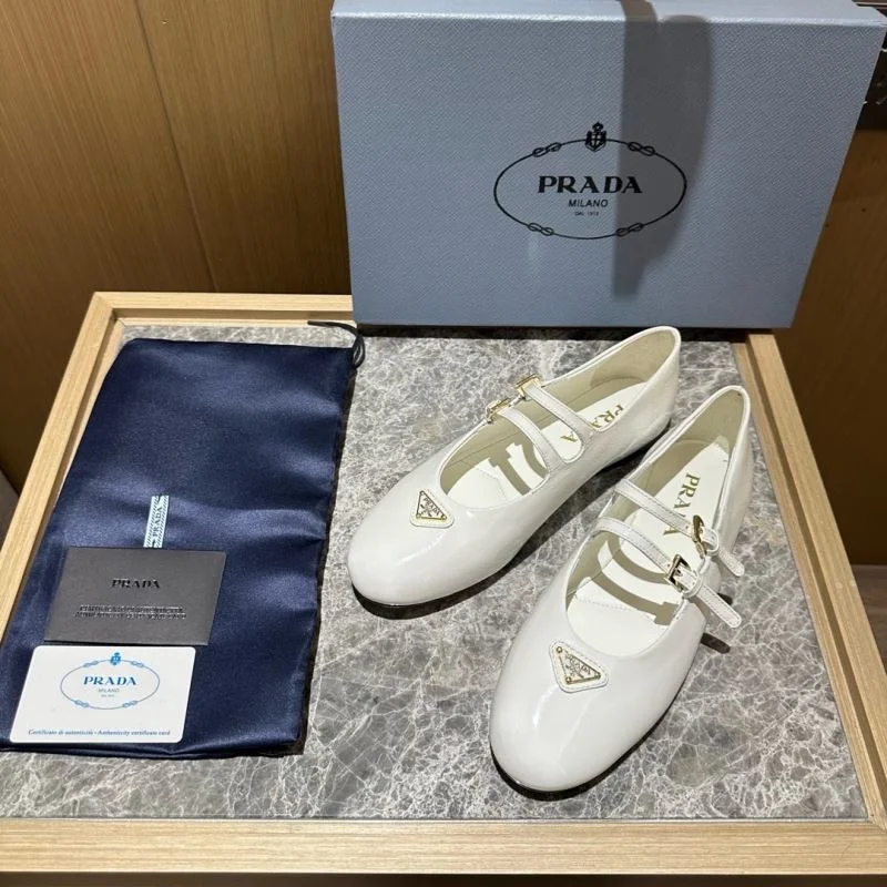 TimelessDesign Prada Low Shoes 34830