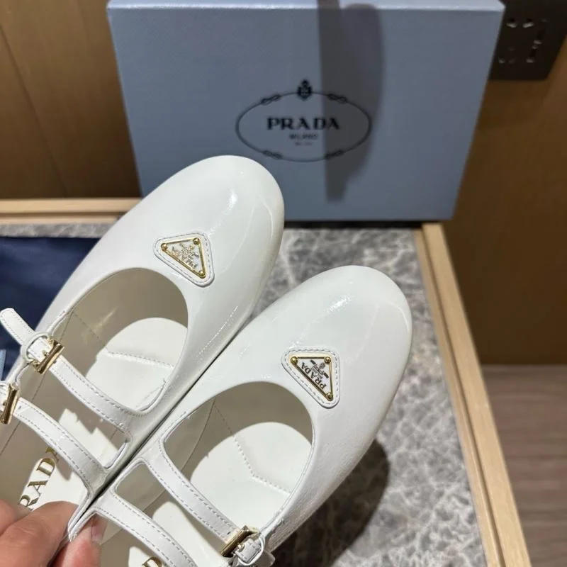 TimelessDesign Prada Low Shoes 34830