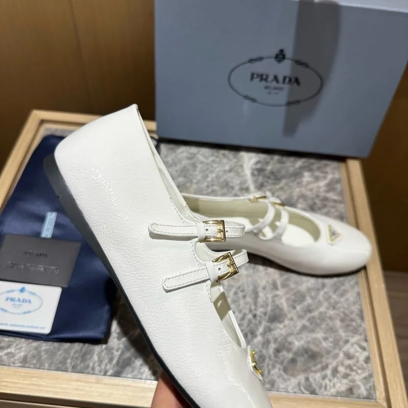 TimelessDesign Prada Low Shoes 34830