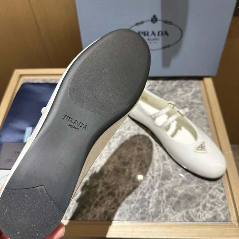 TimelessDesign Prada Low Shoes 34830