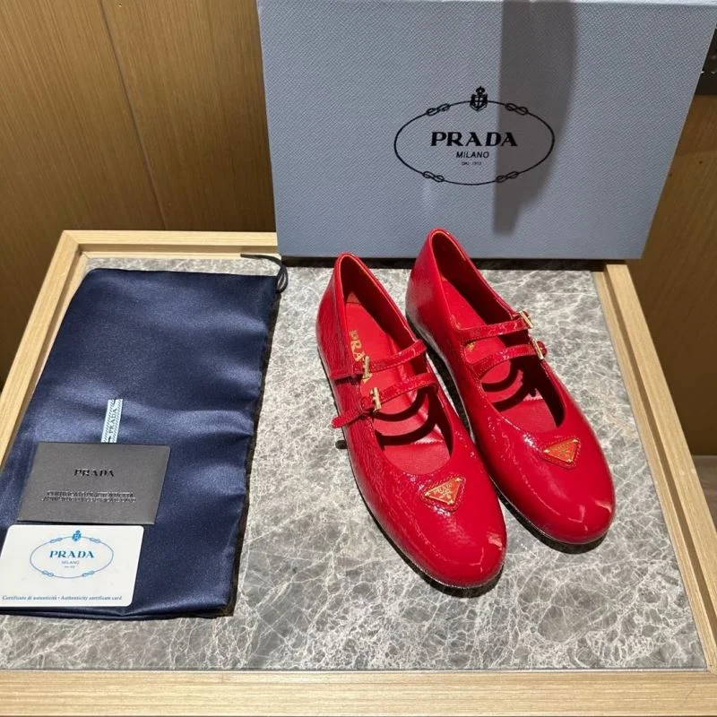 Casual Prada Low Shoes 34840