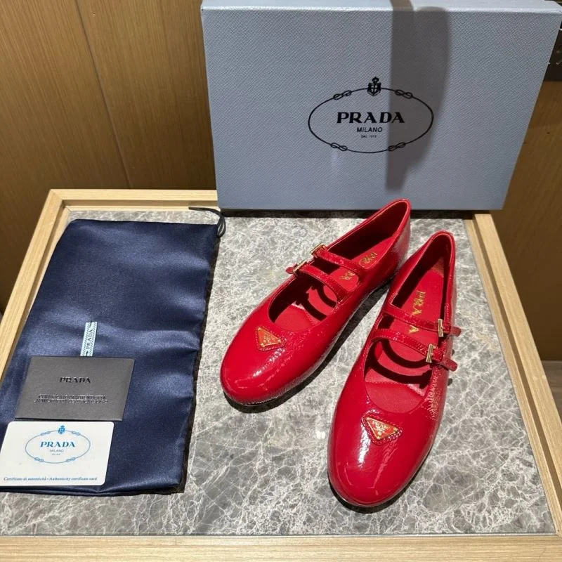 Casual Prada Low Shoes 34840