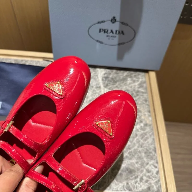 Casual Prada Low Shoes 34840