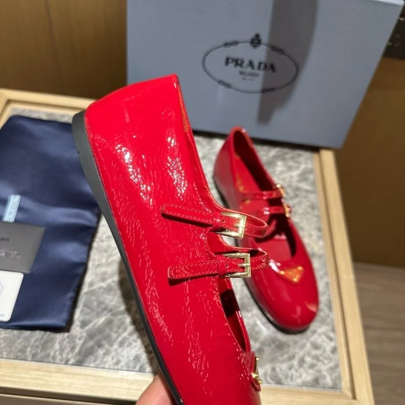 Casual Prada Low Shoes 34840