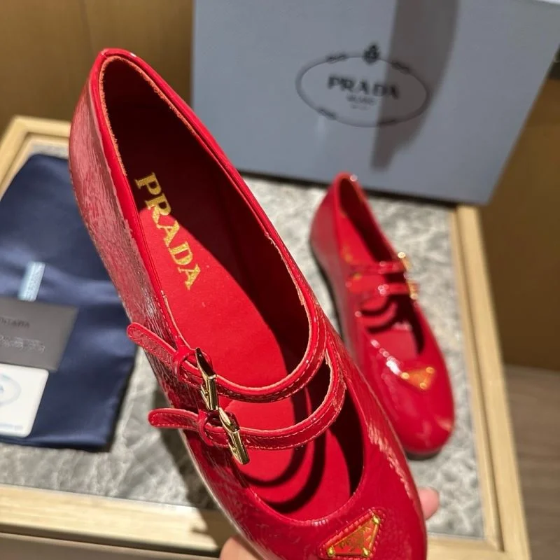 Casual Prada Low Shoes 34840