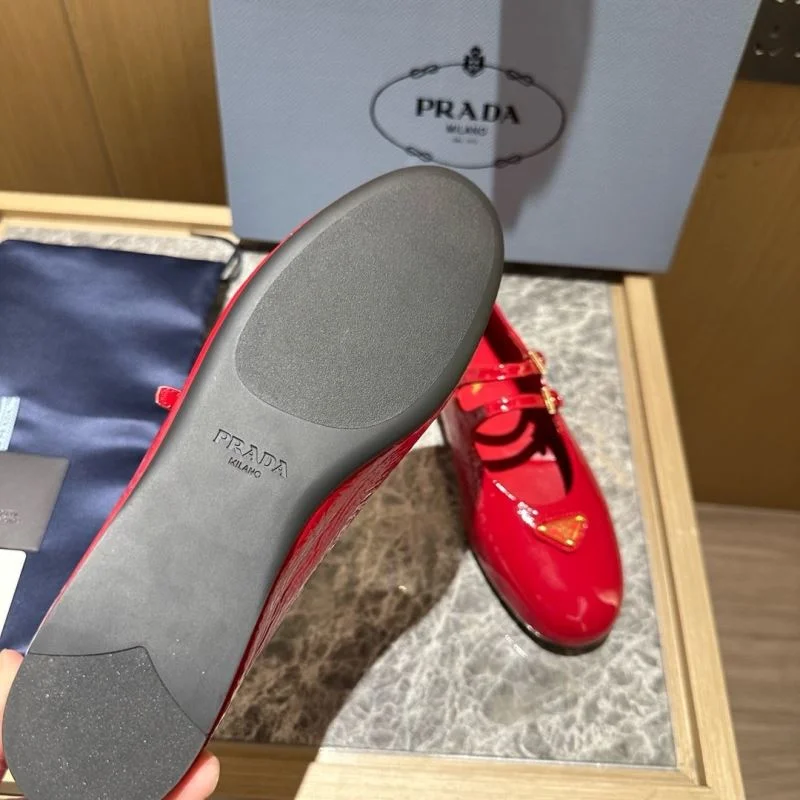 Casual Prada Low Shoes 34840