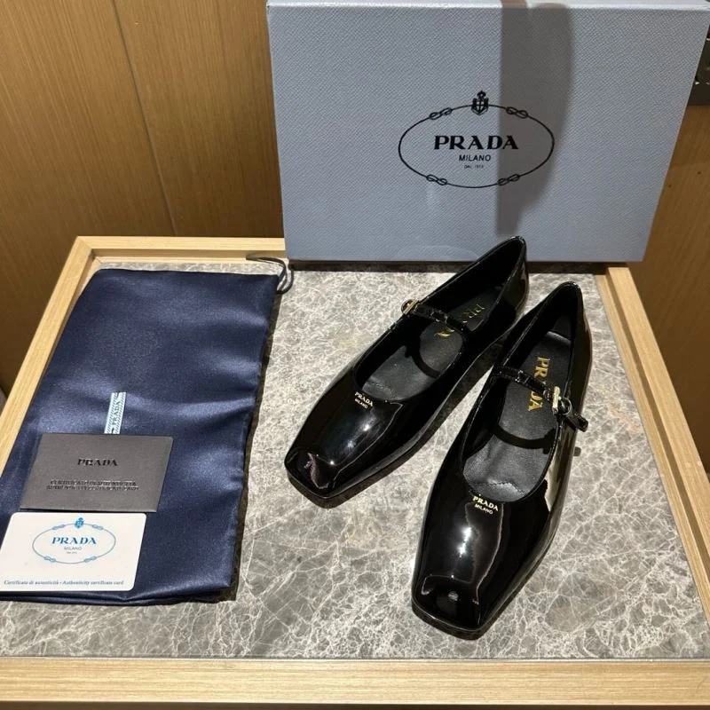 Prada Low Shoes Compact 34833