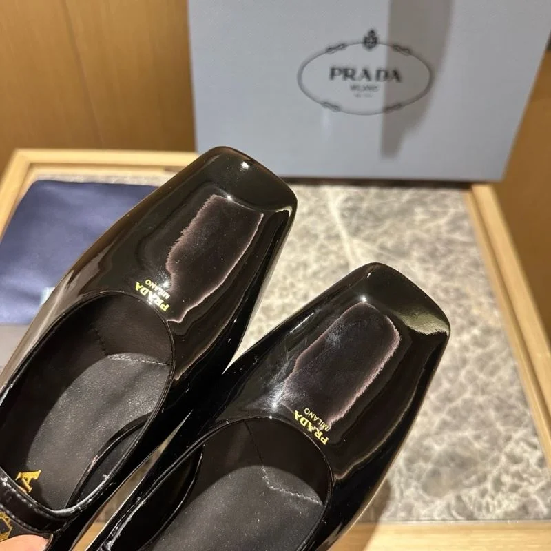 Prada Low Shoes Compact 34833