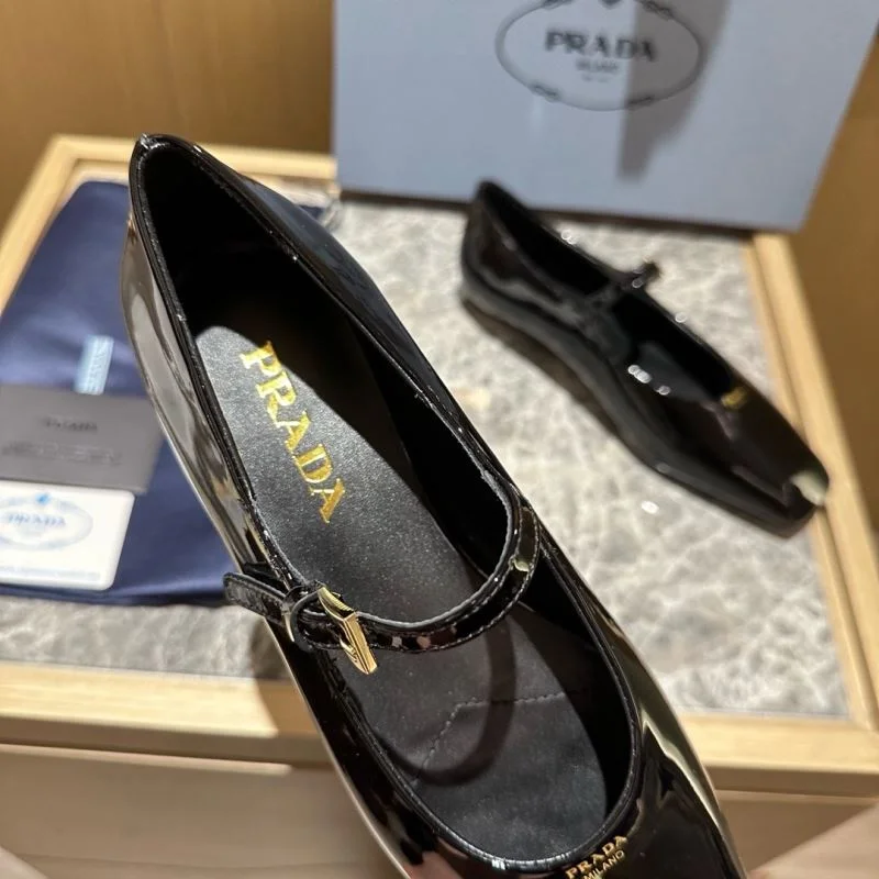 Prada Low Shoes Compact 34833