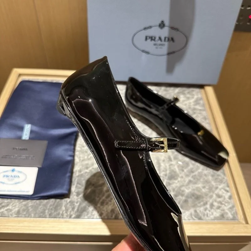 Prada Low Shoes Compact 34833