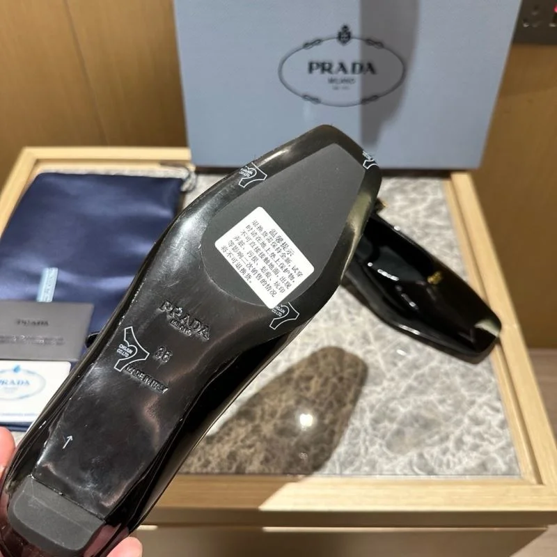 Prada Low Shoes Compact 34833