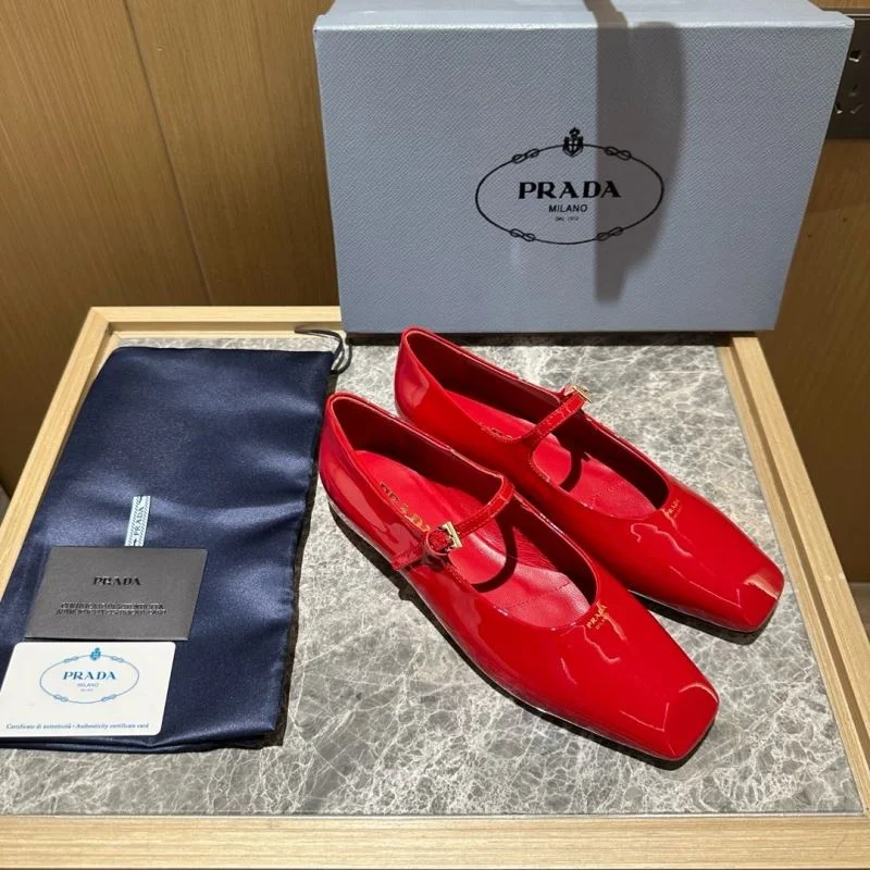 Prada Low Shoes MultiPurpose 34828