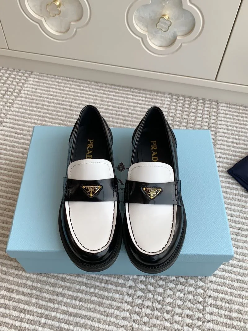 Tailored Prada Low Shoes 34817