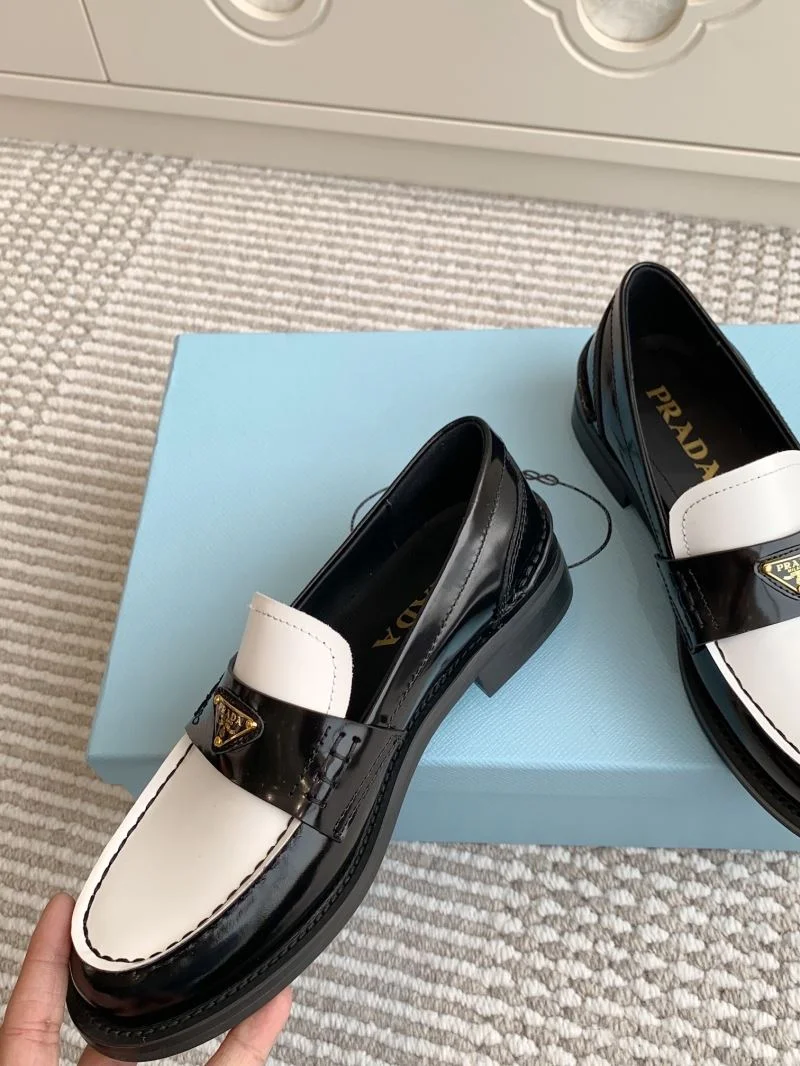 Tailored Prada Low Shoes 34817