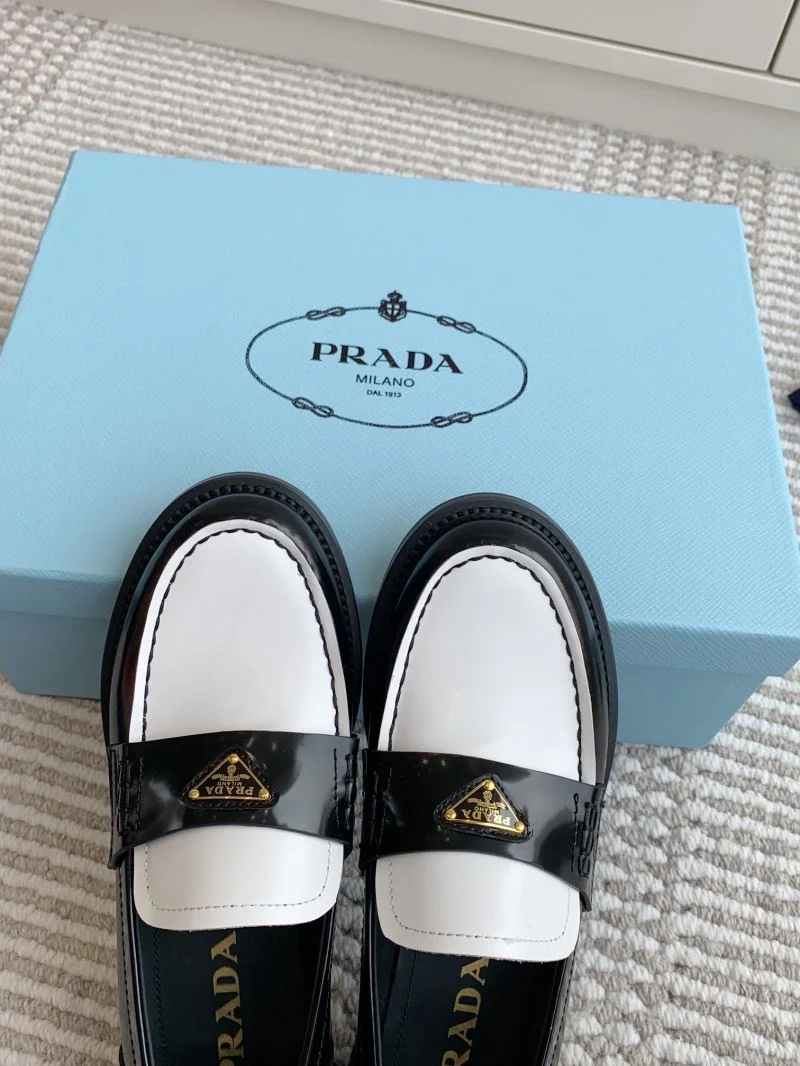 Tailored Prada Low Shoes 34817