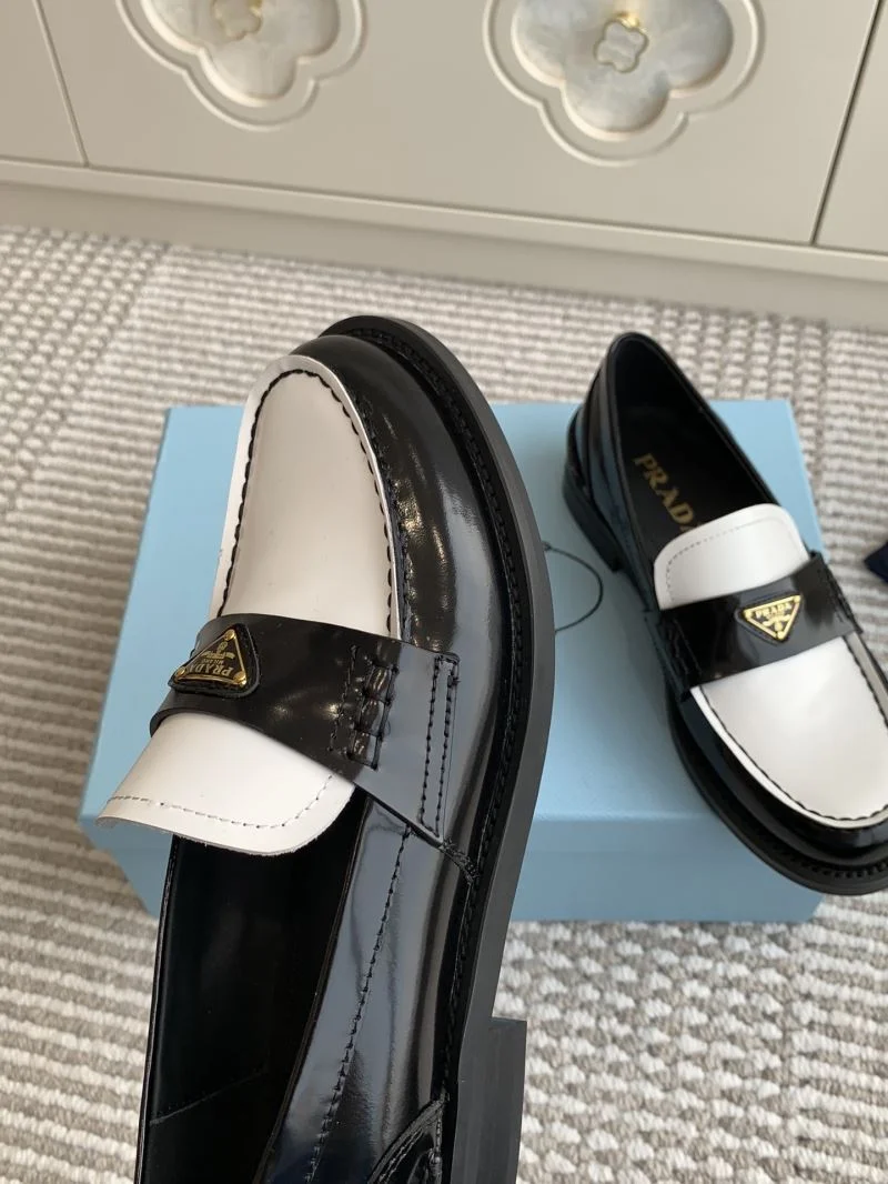 Tailored Prada Low Shoes 34817