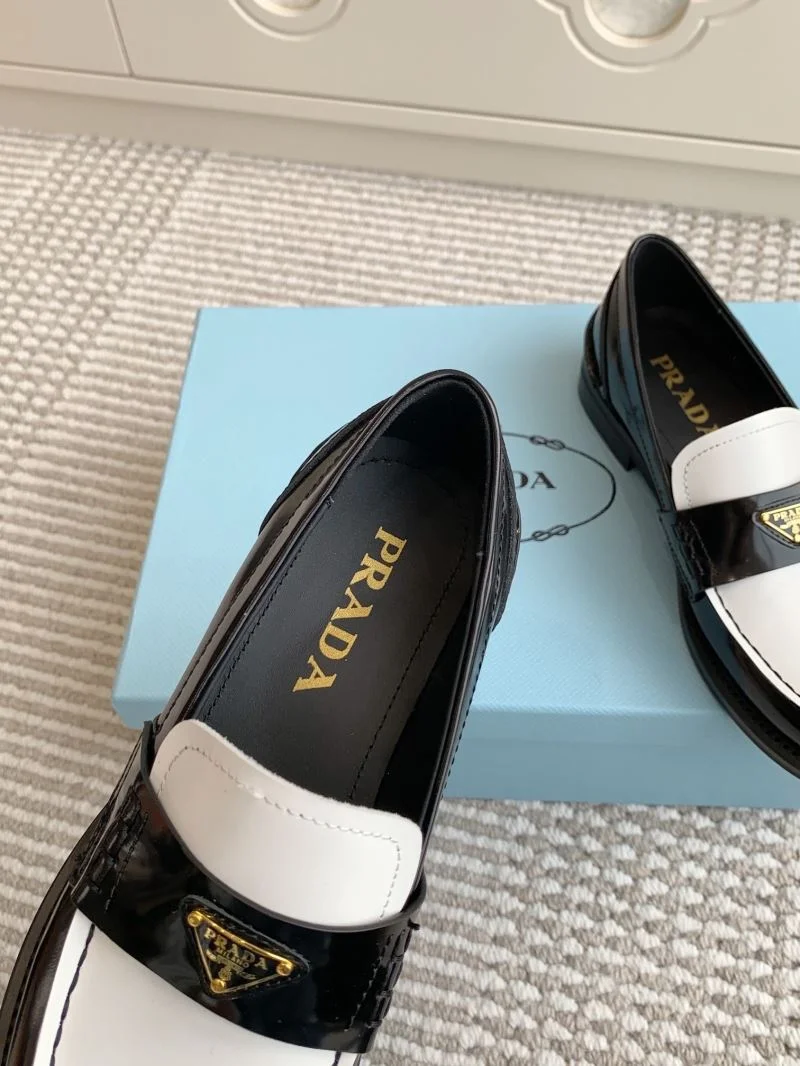 Tailored Prada Low Shoes 34817