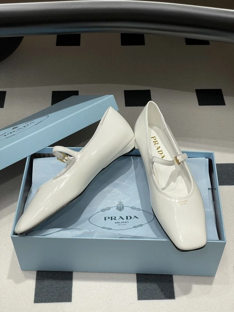 Timeless Prada Low Shoes 34813