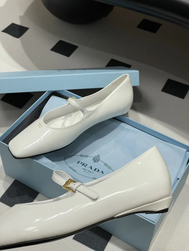 Timeless Prada Low Shoes 34813