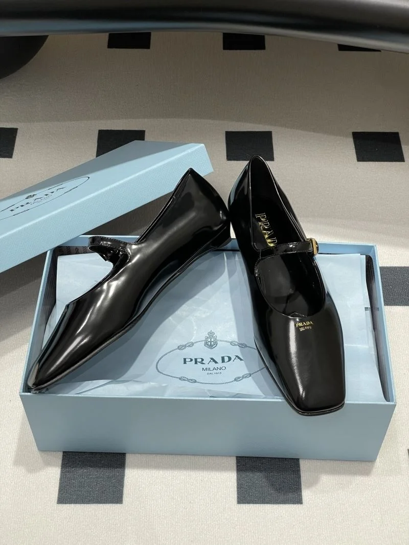 Prada Low Shoes Refined 34815