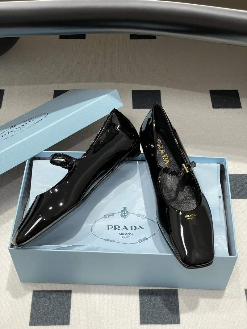 Prada Low Shoes WellDesigned 34816