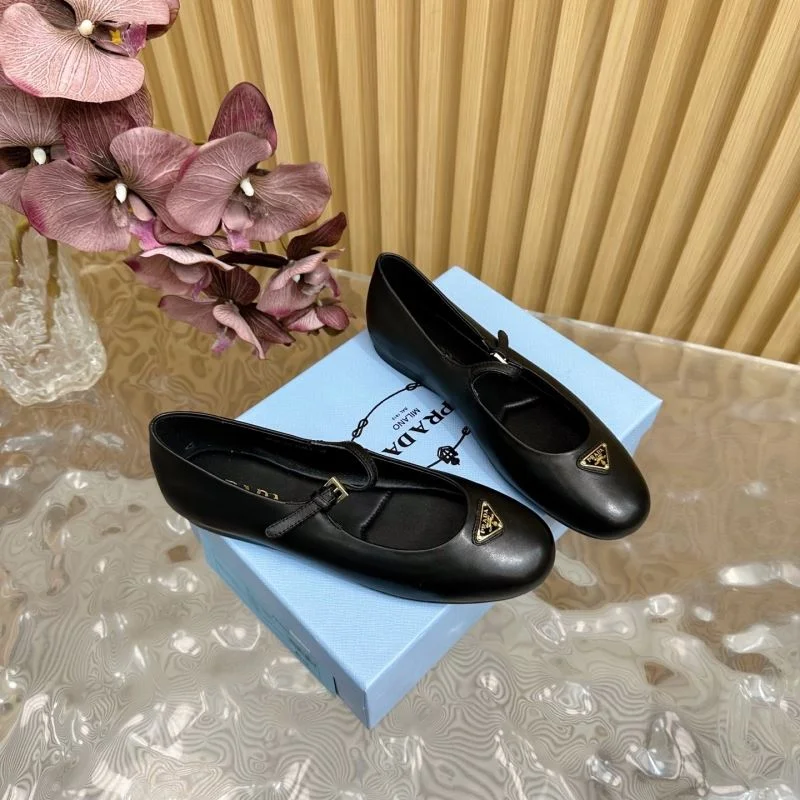 Sporty Prada Low Shoes 34806