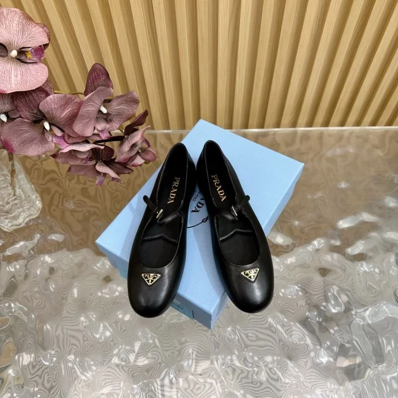 Sporty Prada Low Shoes 34806