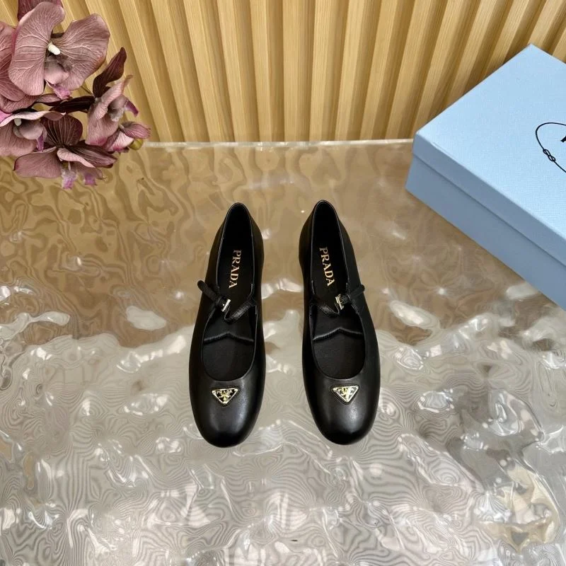Sporty Prada Low Shoes 34806