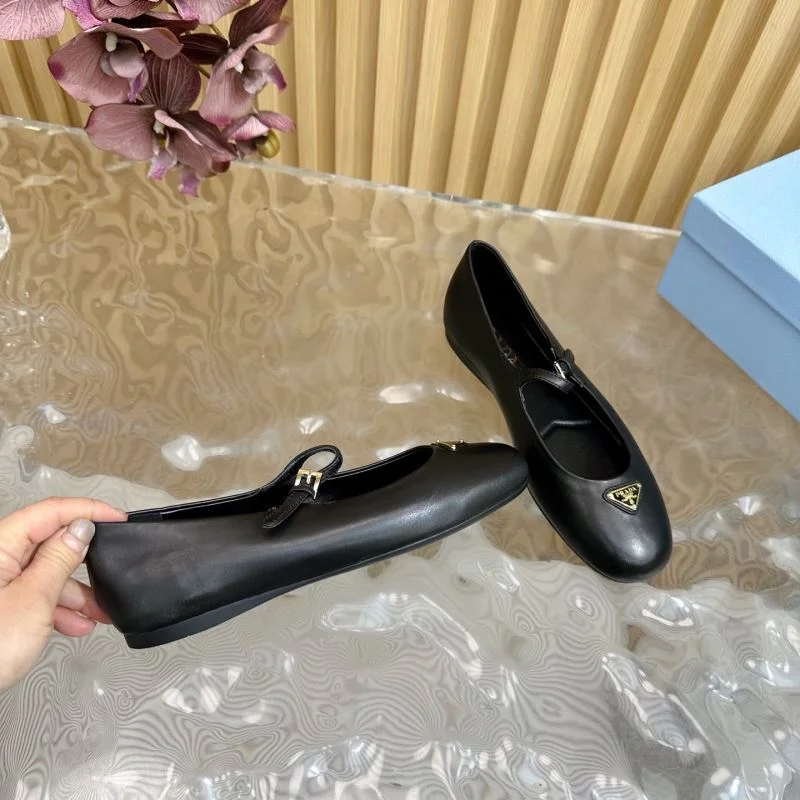 Sporty Prada Low Shoes 34806