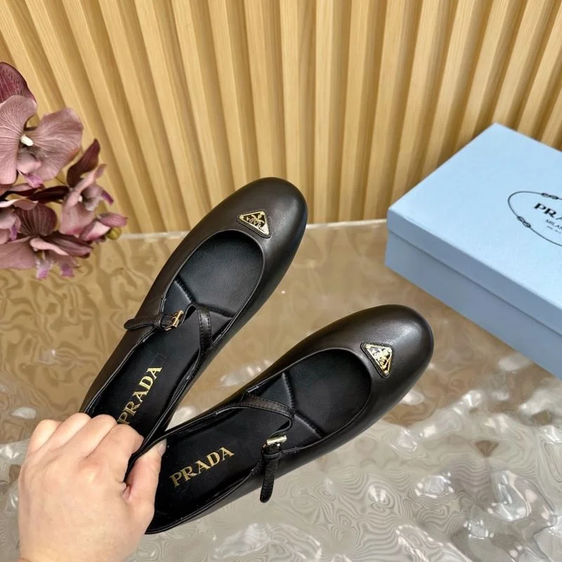 Sporty Prada Low Shoes 34806