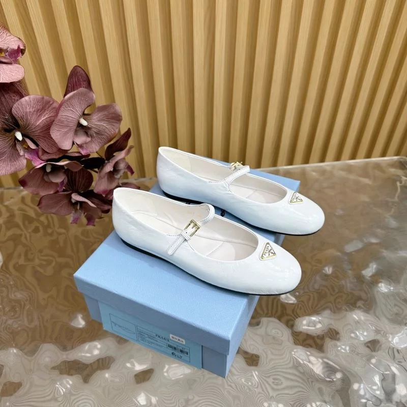 Prada Low Shoes Attractive 34798