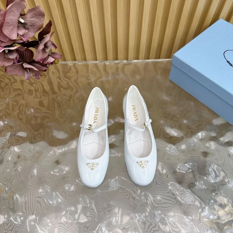Prada Low Shoes Attractive 34798