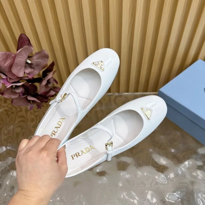 Prada Low Shoes Attractive 34798