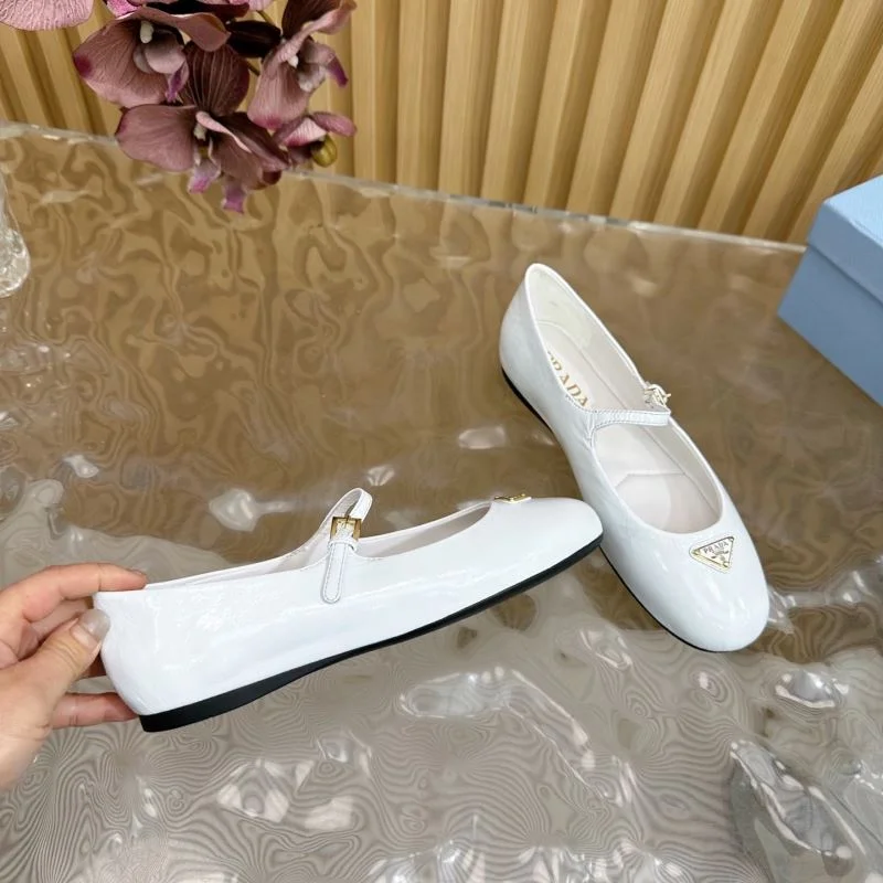 Prada Low Shoes Attractive 34798