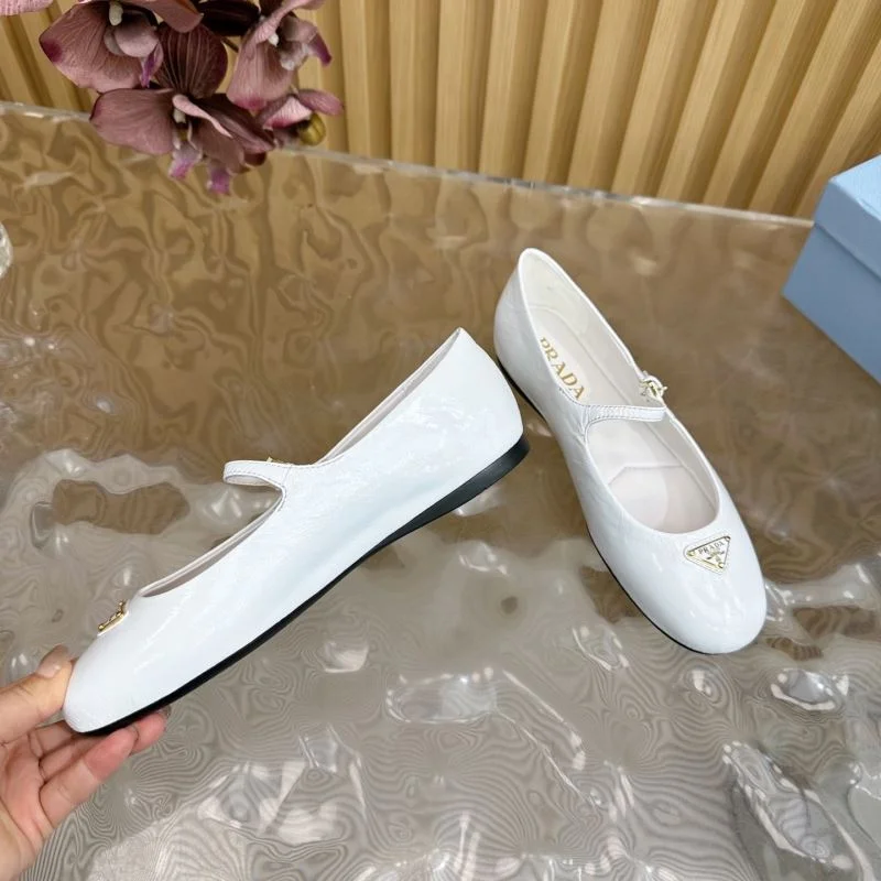 Prada Low Shoes Attractive 34798