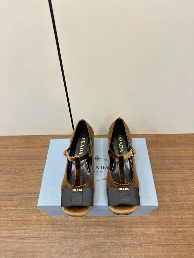 Compact Prada Low Shoes 34786