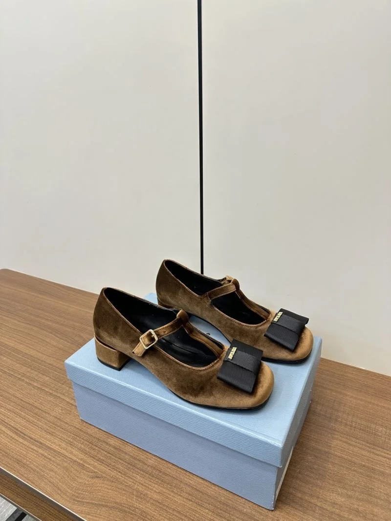 Compact Prada Low Shoes 34786
