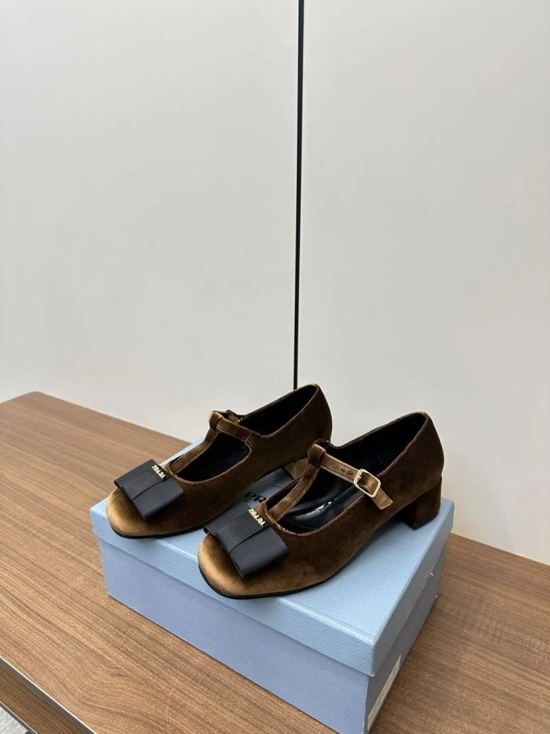Compact Prada Low Shoes 34786
