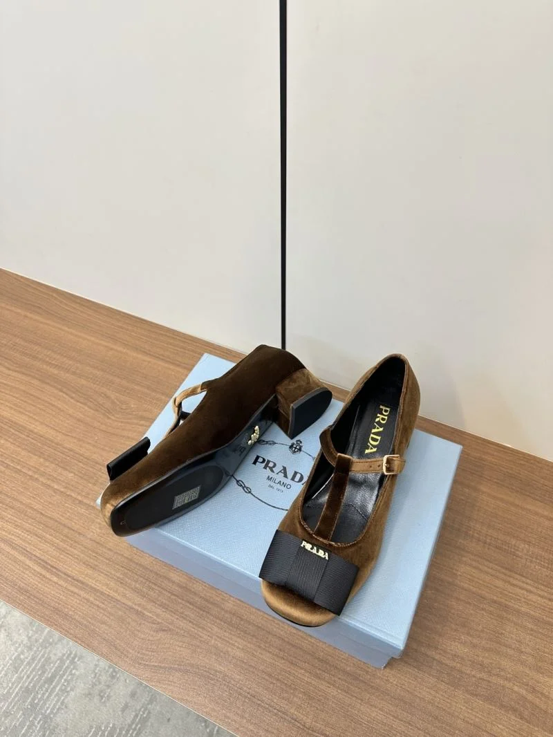 Compact Prada Low Shoes 34786