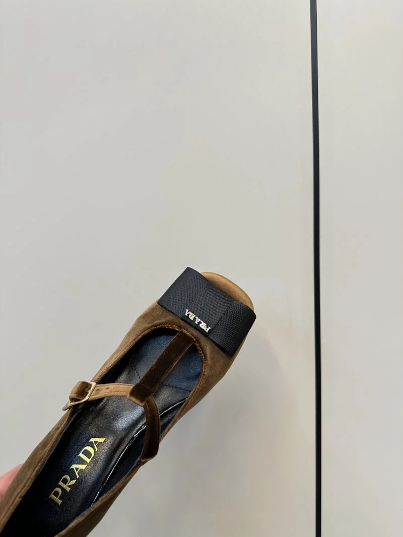 Compact Prada Low Shoes 34786