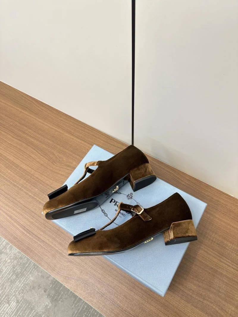 Compact Prada Low Shoes 34786
