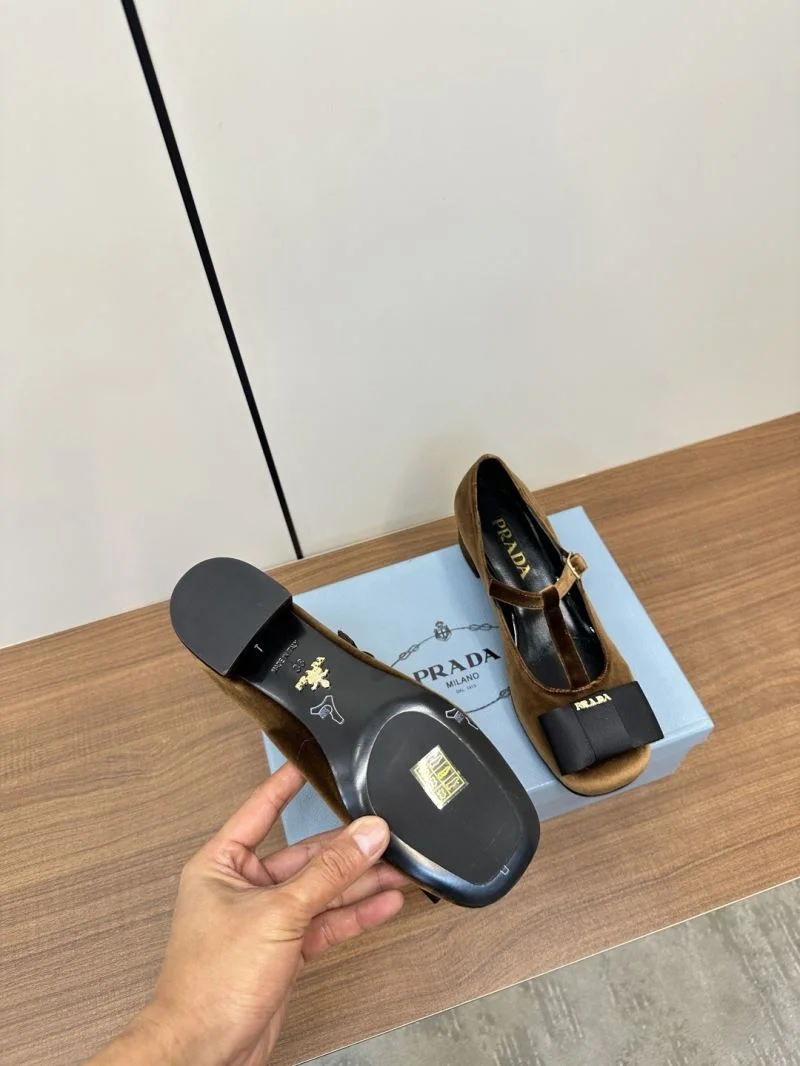 Compact Prada Low Shoes 34786