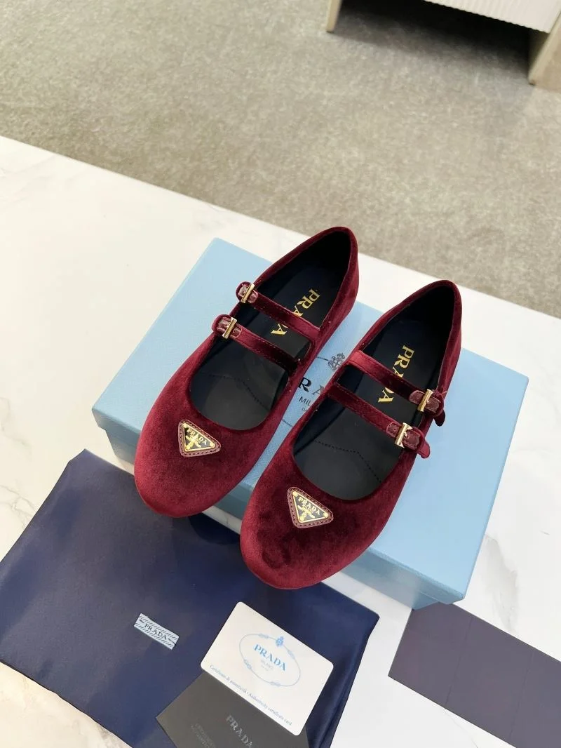 ModernLook Prada Low Shoes 34777
