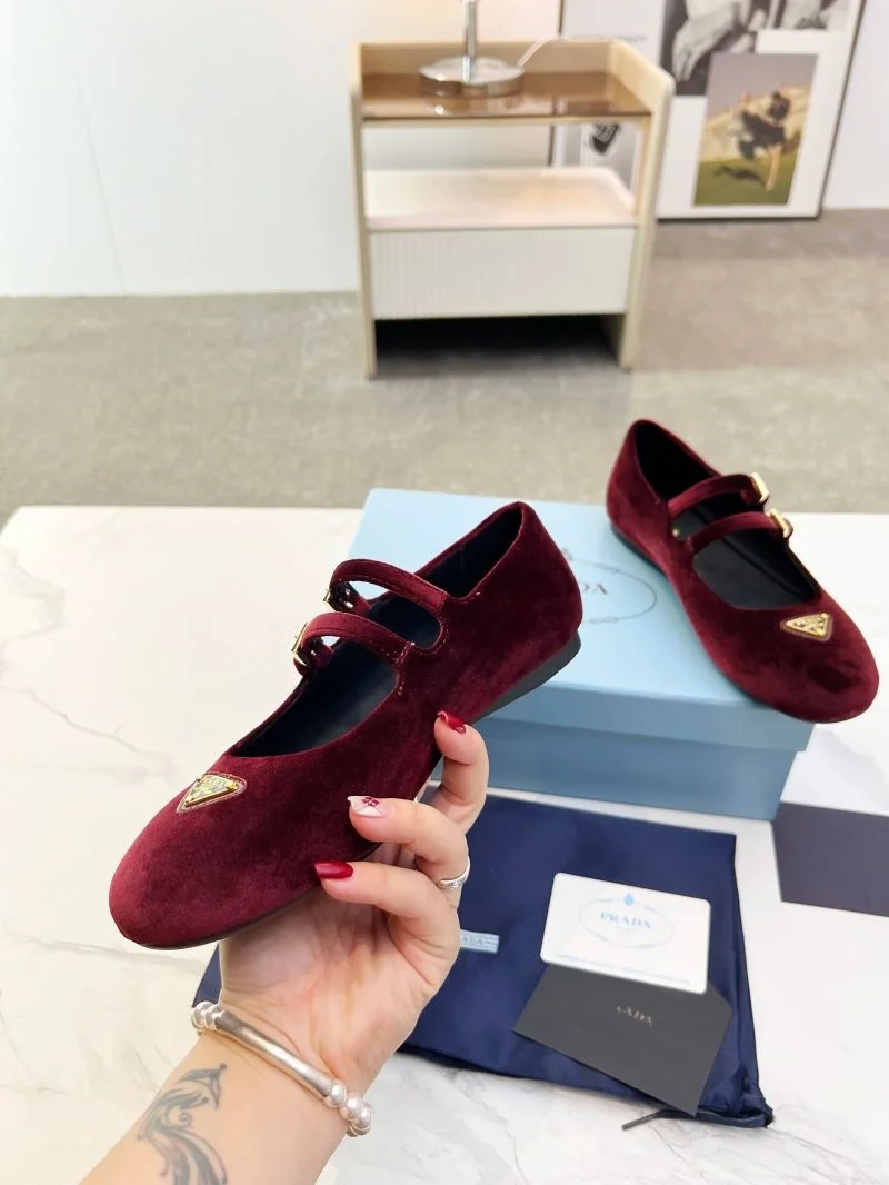 ModernLook Prada Low Shoes 34777
