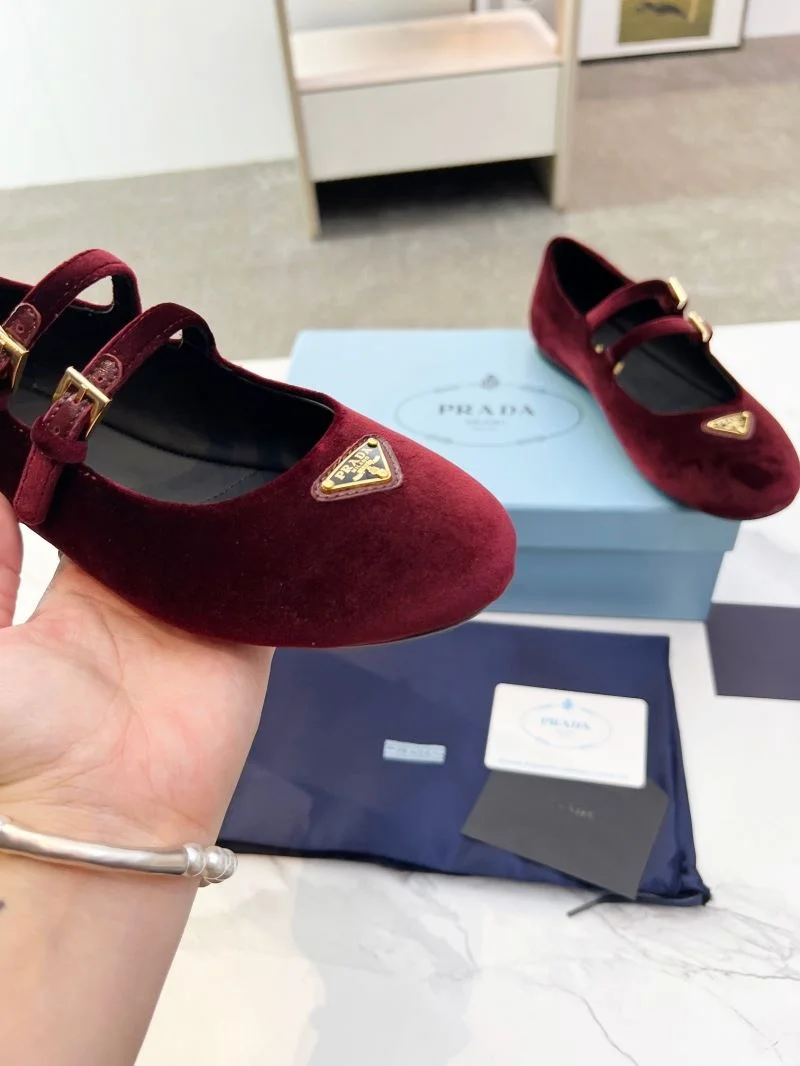 ModernLook Prada Low Shoes 34777