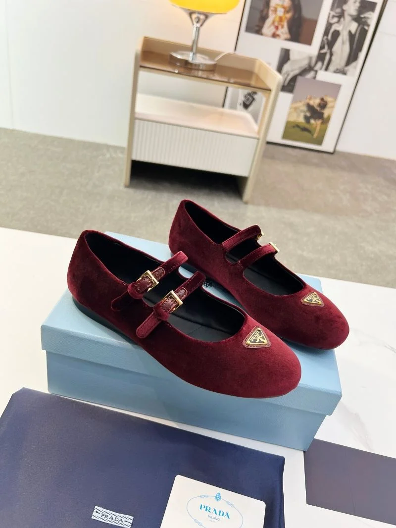 ModernLook Prada Low Shoes 34777