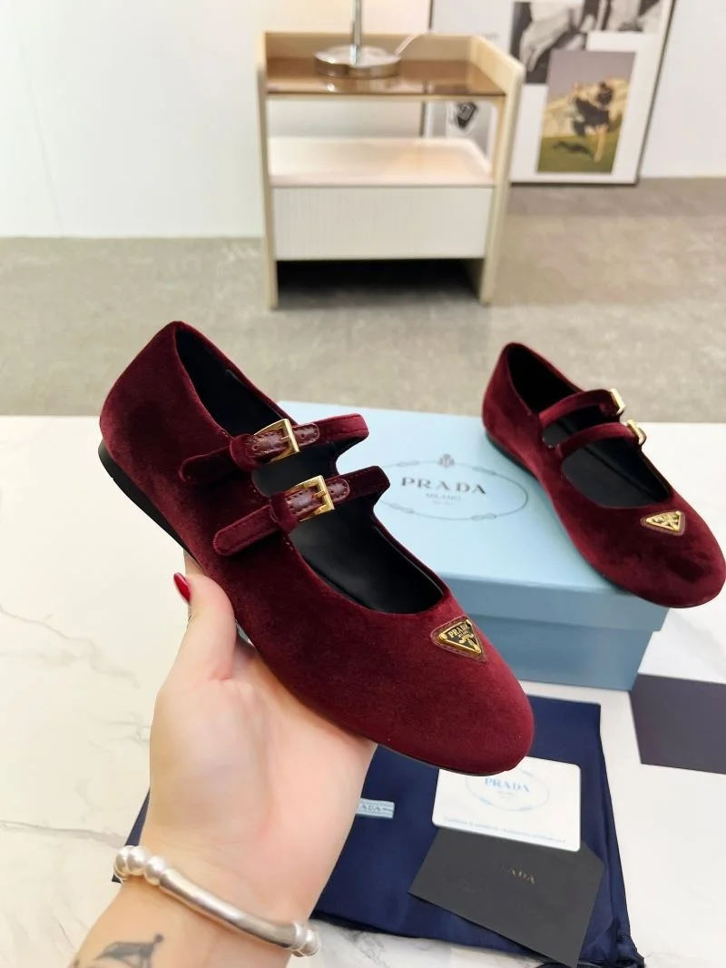 ModernLook Prada Low Shoes 34777