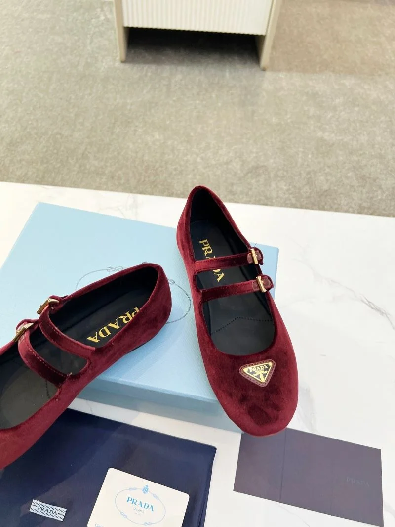 ModernLook Prada Low Shoes 34777