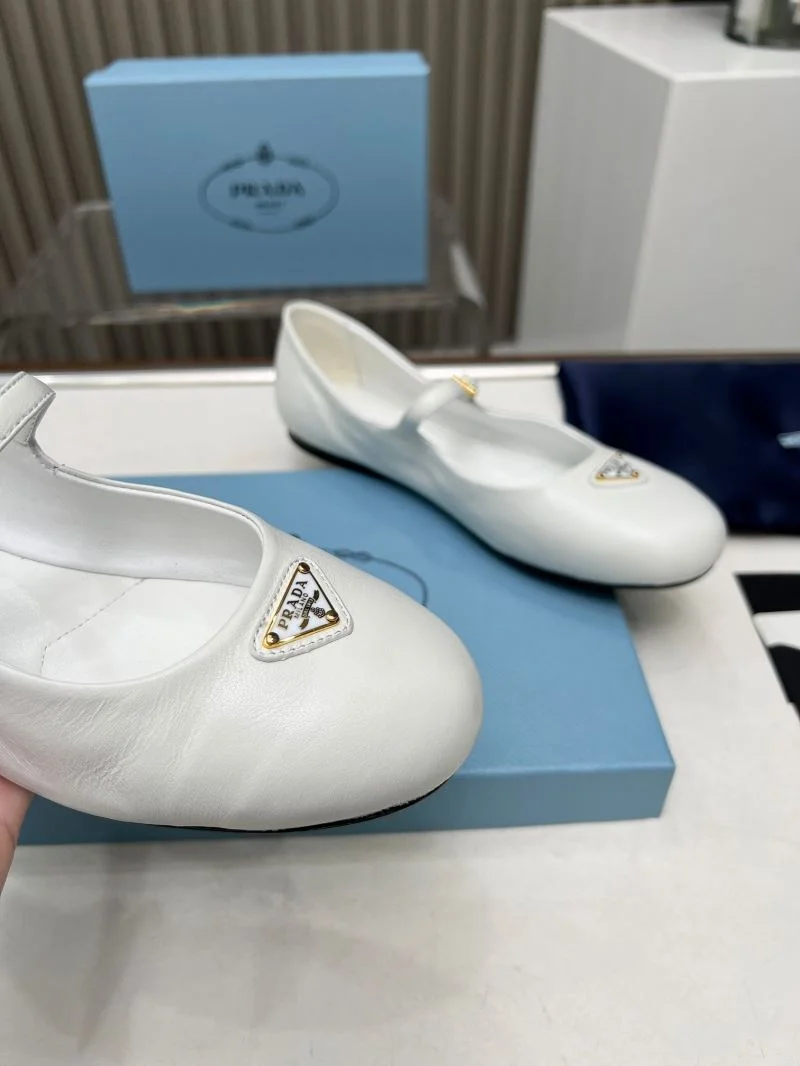 Attractive Prada Low Shoes 34796