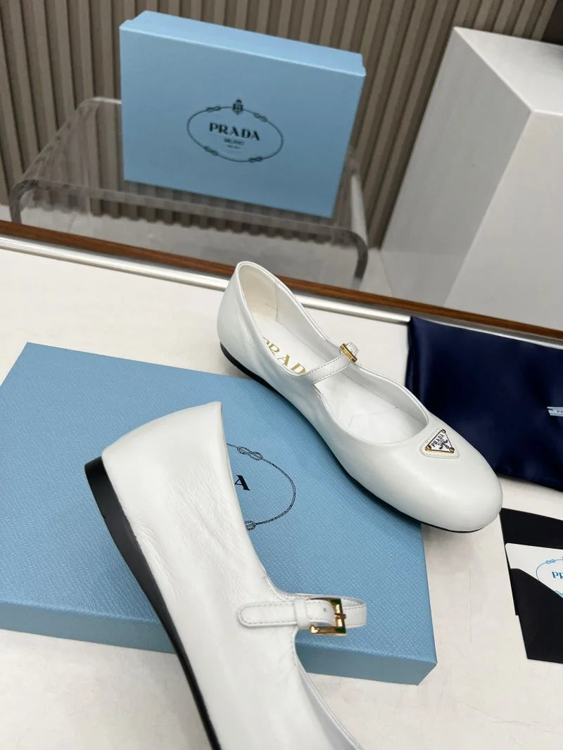 Attractive Prada Low Shoes 34796